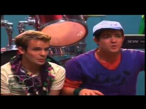 Violetta - Lena canta con los chicos -Algo suena en mi