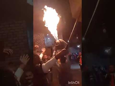 عاجل - احتفال بطريقة مجنونة في أحد الأفراح .. مصريون يحملون أنبوبة بوتجاز مشتعلة ويرقصون بها 