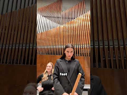 Er spielte das SCHWIERIGSTE Instrument vor allen Leuten