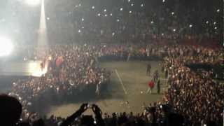 Watch The Throne (Jay Z and Kanye West) in Paris - Niggas in Paris : a bigger circle