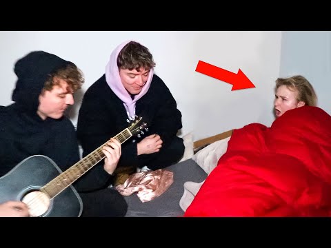 FAN MIT SCHLAFZIMMER-KONZERT GEWECKT!! (Mike Vallas)