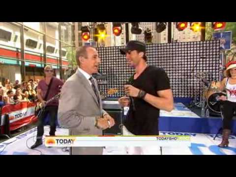 Enrique Iglesias - I Like It [LIVE At Today Show 2010] With Pitbull