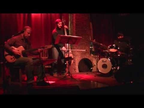 Tango en Tres- A tus pies (Julián Graciano) en vivo Oliverio Girondo Espacio Cultural 2013