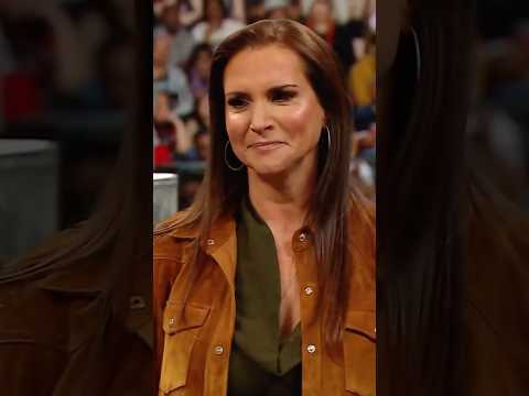 YOU HEARD HER 🗣️ Stephanie McMahon is in the house at Madison Square Garden!! #WWERaw
