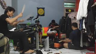 Download lagu Suara Hatiku (Ku Tak Akan Bersuara) - Nike Ardilla Cover by Heartbreaker Band mp3