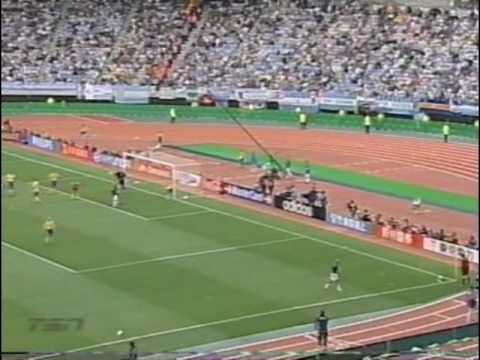 Veron: corner caminando y gestos a Bielsa en el partido contra Suecia