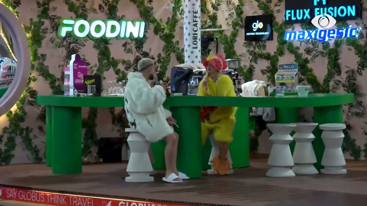 “Jam shumë keq emocionalisht kur i vesh”/ Gjesti bisedon me Danjën për veshjen si pulë