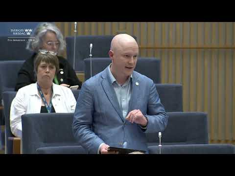 Är kulturministern ok med att sharialagar går före svensk lag?