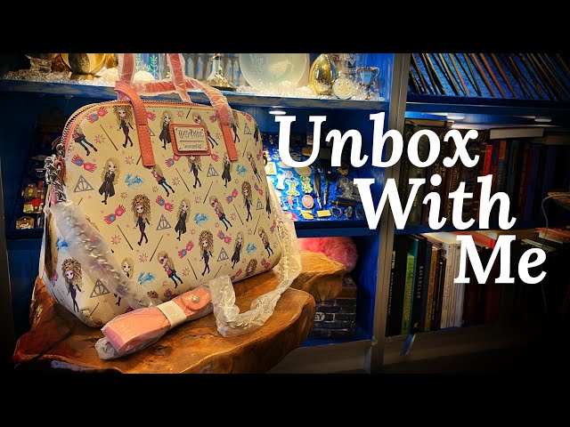 Vídeo relacionado con Loungefly Harry Potter Luna Lovegood & Hermione Bolso para Mujer