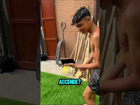 FAN ROMPE IL TELEFONO nella PISCINA in STREAMHOUSE! #shorts #streamhouse #money #mon3y