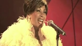 Shirley Bassey - Light My Fire / SOMETHING  (2006 Feanol Festival Live)