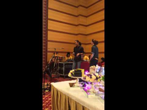 Gemuruh by aweera ft fiq halim