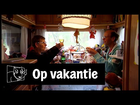 Het berengezin mag weer op vakantie! | Man bijt hond XL