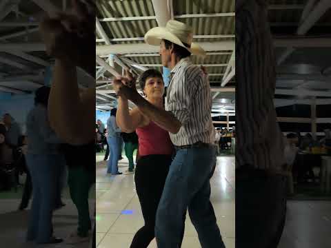 baile em Mamborê Paraná veja  e comente 18/10/2026