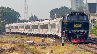 RAMAINYA KERETA PANJANG PADATI STASIUN SURABAYA GUBENG