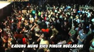 Download lagu Demy - loro ati mp3