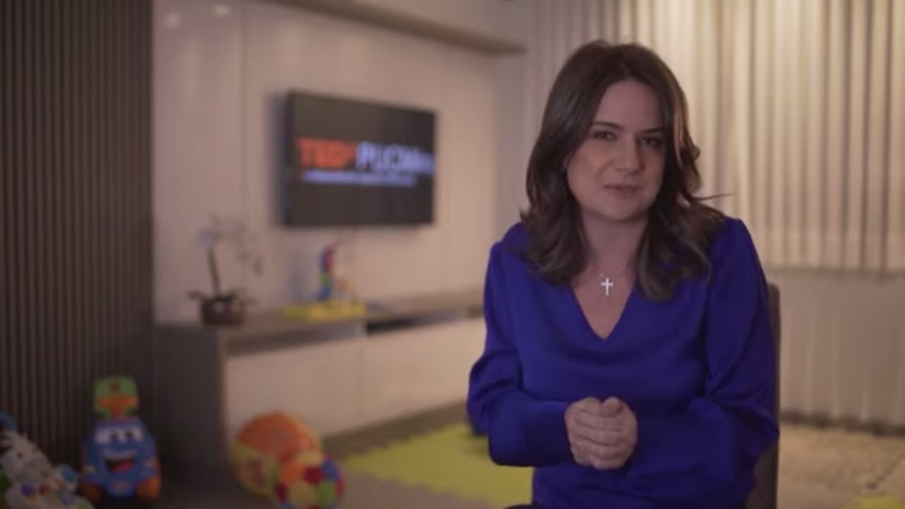 Eu matei os neurônios do meu filho | Larissa Carvalho | TEDxPUCMinas