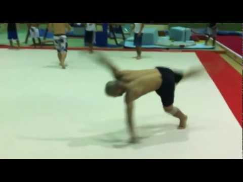 BBOY KAOS 5 ONE ELBOW FLYING LEGS VENEZUELA 2012
