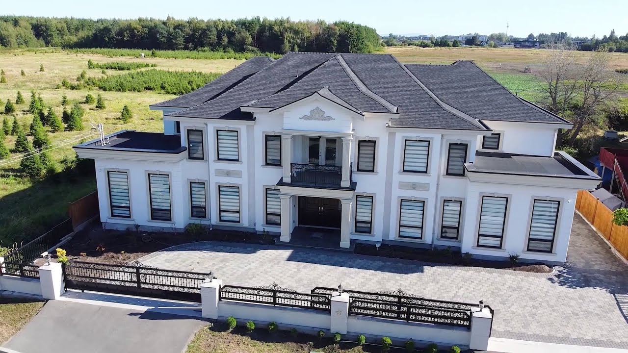 real estate video in 6400 Steveston Hwy, Richmond