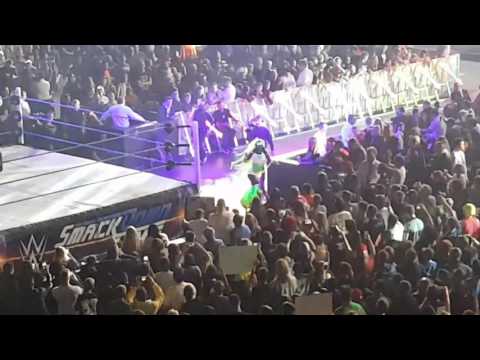 Natayla vs Naomi #FeelTheGlow Entrance  - #SmackdownGlasgow 8/11/16
