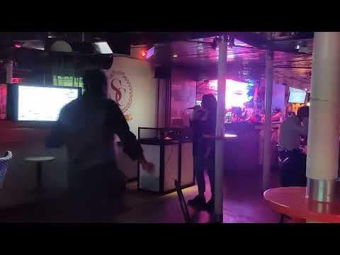 Karaoke bar scenario Natasha St-pierre - tu trouvera