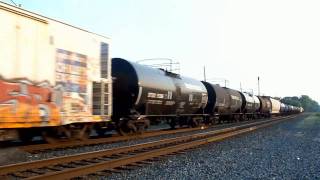 preview picture of video 'Geneva Railfanning: Fast CSX & UP Action'