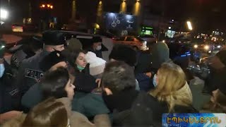 Ցուցարարները րոպեների ընթացքում պարալիզացրին երթևեկությունը. բողոքի ակցիաներ Երևանում