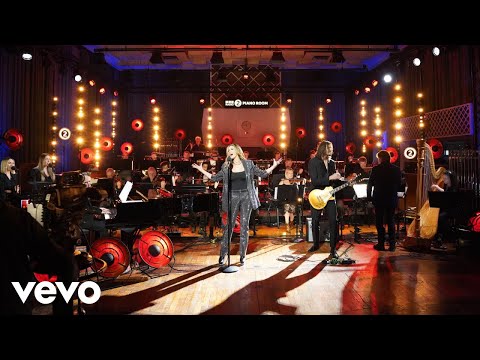 Delta Goodrem - Hearts On The Run (BBC Live Version)