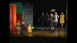 Folk och Rövare i Kamomilla Stad (When the Robbers came to Cardamom Town) 1 - Musikalteatern