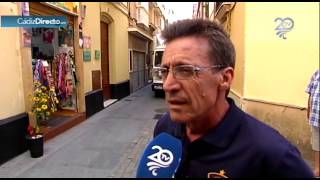 Opiniones de todo tipo en las calles de Cádiz sobre la presencia del alcalde en un desalojo