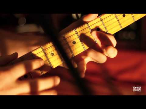 Live @ Jooniors - S04E01 - Buttons & Mindy - 01 - Spinning Tops of Doom (Live)