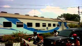 Kereta Api Krakatau Berangkat Stasiun Purwosari menuju ke Stasiun Merak