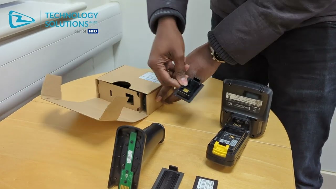 Installing the Power Handle on the TSL 2128P UHF RFID Reader