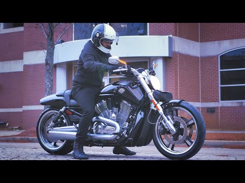 M109R Owner rides Harley V-Rod Muscle 500 Miles | 1 Month Ownership Impressions