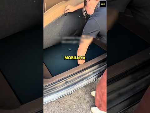 Mereka Temukan Meja Lipat Rahasia di Bagasi Mobilnya!