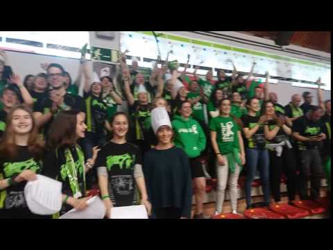 Afición de Lacturale Araski celebrando la victoria vs Ibaizabal en la Fase Final