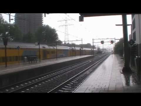 2 maal DD-AR door de stortregen te Den Haag Mariahoeve