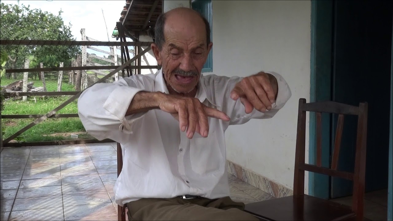 A CASA MAL ASSOMBRADA E O GARRAFÃO DE OURO