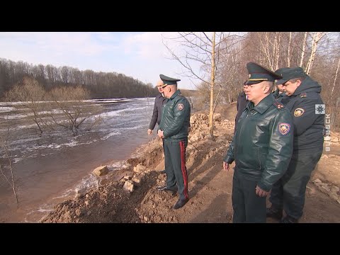В Витебской области Западная Двина размыла береговую
линию. На месте работали спасатели