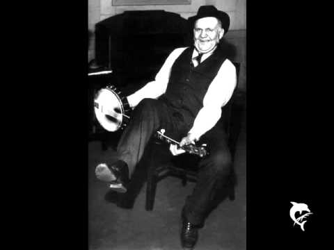 Uncle Dave Macon - bake that chicken pie