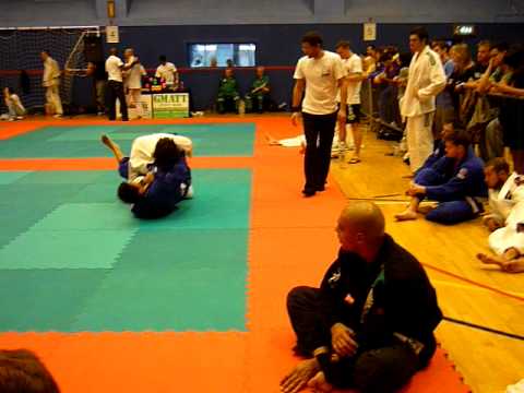 Bjj Brighton Open 2010 Middleweight fight.  Victor @ RGA Cesar Lima BJJ vs ??