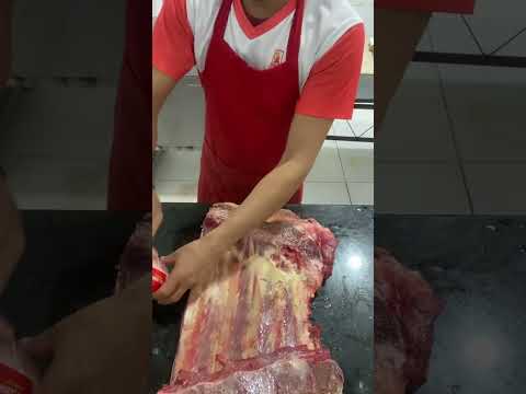 Costelão temperado com molho de alho e sal grosso