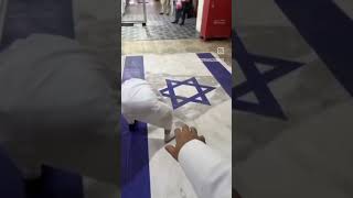 Download lagu Dosa ga? menginjak bendera Israel ? #freepalestine #palestina #palestine #pakistannews 🤭 mp3