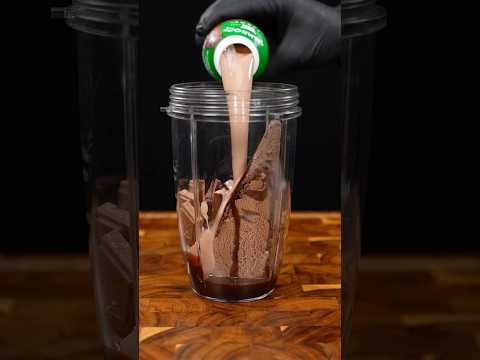 𝐓𝐡𝐞 𝐊𝐢𝐥𝐥𝐞𝐫 𝐂𝐡𝐨𝐜𝐨𝐥𝐚𝐭𝐞 𝐌𝐢𝐥𝐤𝐬𝐡𝐚𝐤𝐞 🍫 drink #shorts