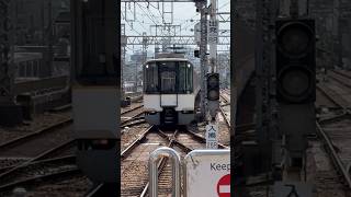 御影駅を通過する近鉄9020系+9820系快速急行