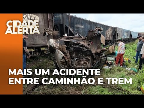 Caminhão parte ao meio após batida contra trem em Marilândia do Sul, no PR