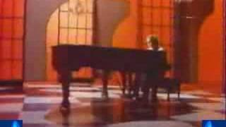 Elton John - « Your Song » + subtitles