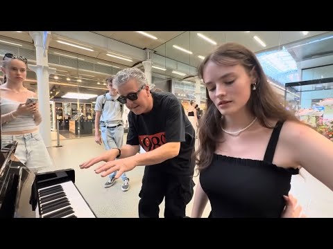 German Princess Has A Boogie Woogie Piano Lesson