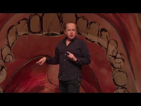 Marc Marie Huijbregts  fragment 'Het Familiediner' uit de voorstelling 'Getekend'