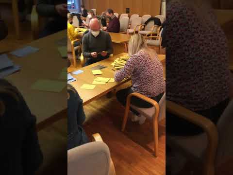 Wahlhelfer in Uelsen beim Grafschafter Bürgerentscheid